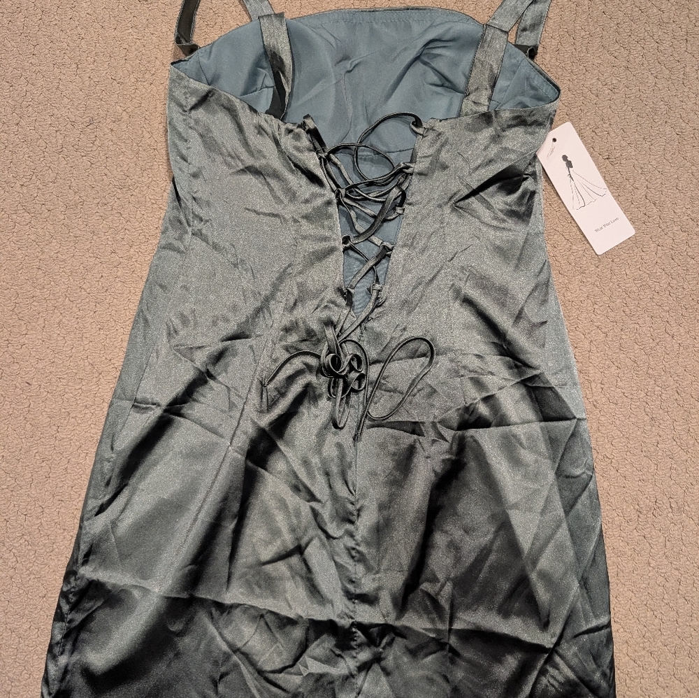 Wear Your Love Green Satin Dress NWT Women's Size 2 - Picture 2 of 2